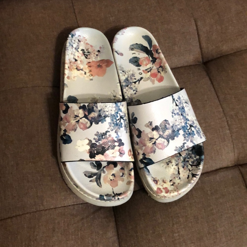 Metaphor women’s shoes